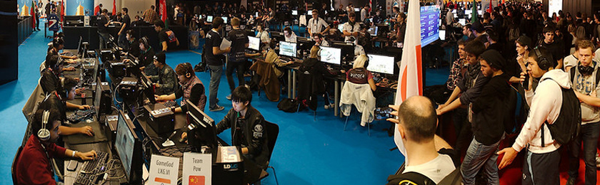 Players playing an esports tournament on PC and with live public.